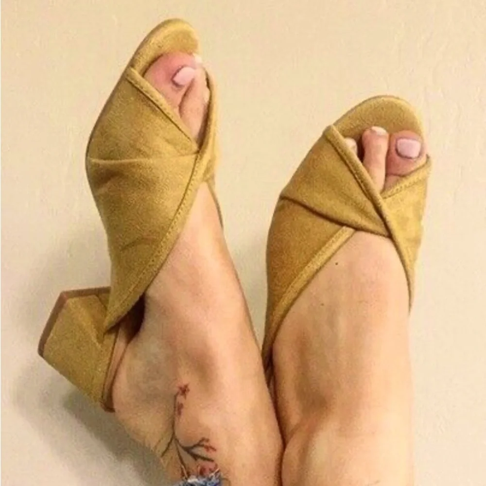 50%off w❤️ Cabi Marigold Mules - Style 6018 sz 7 S16 - Picture 1 of 10